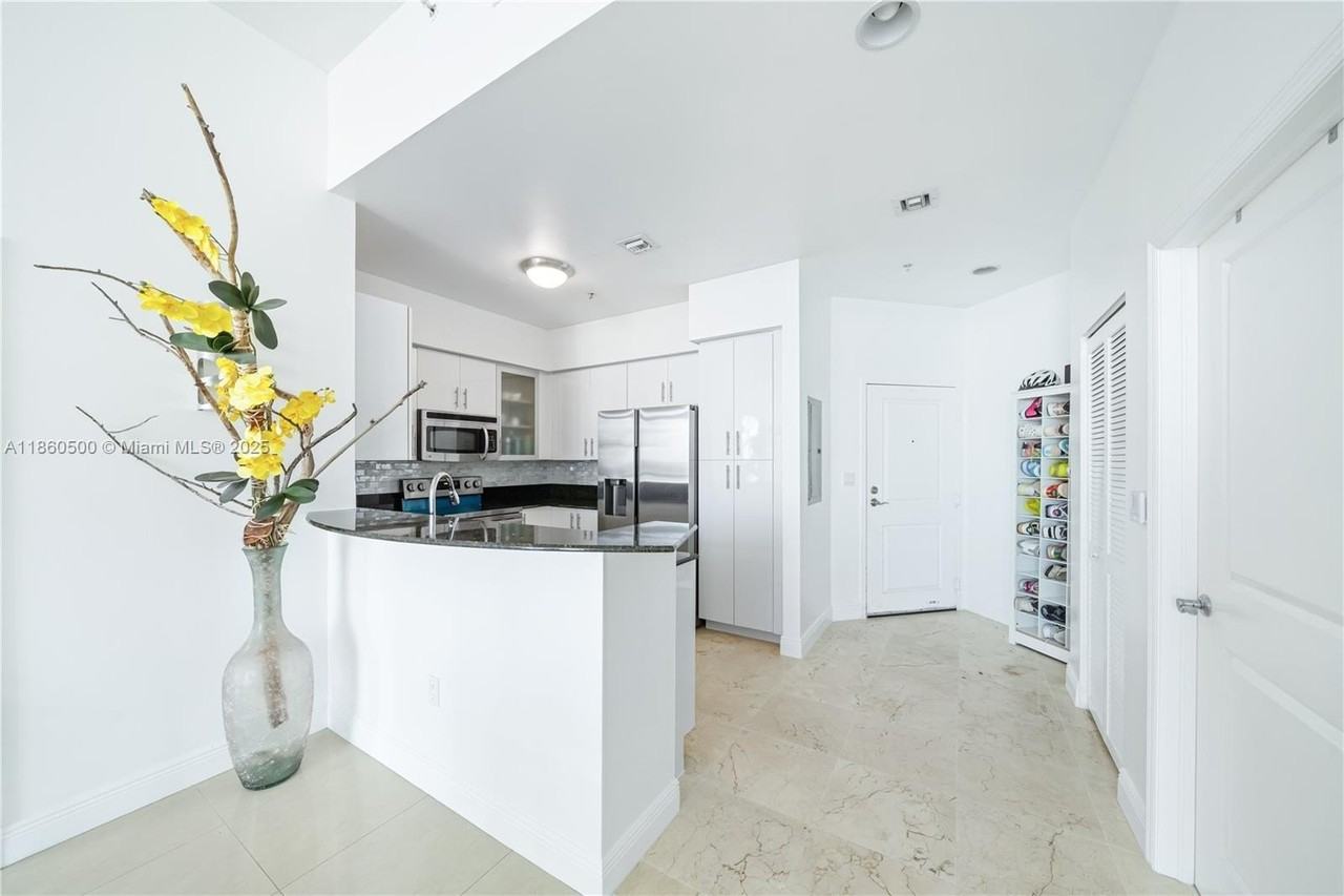 7900 Harbor Island Dr #PH14 - Photo 6 of 27