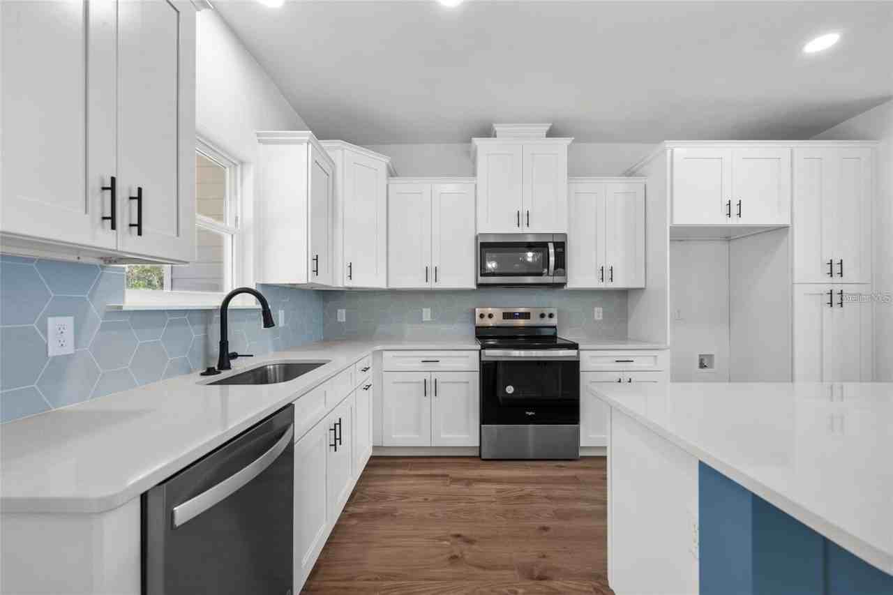 601 Fisher Dr - Photo 4 of 29