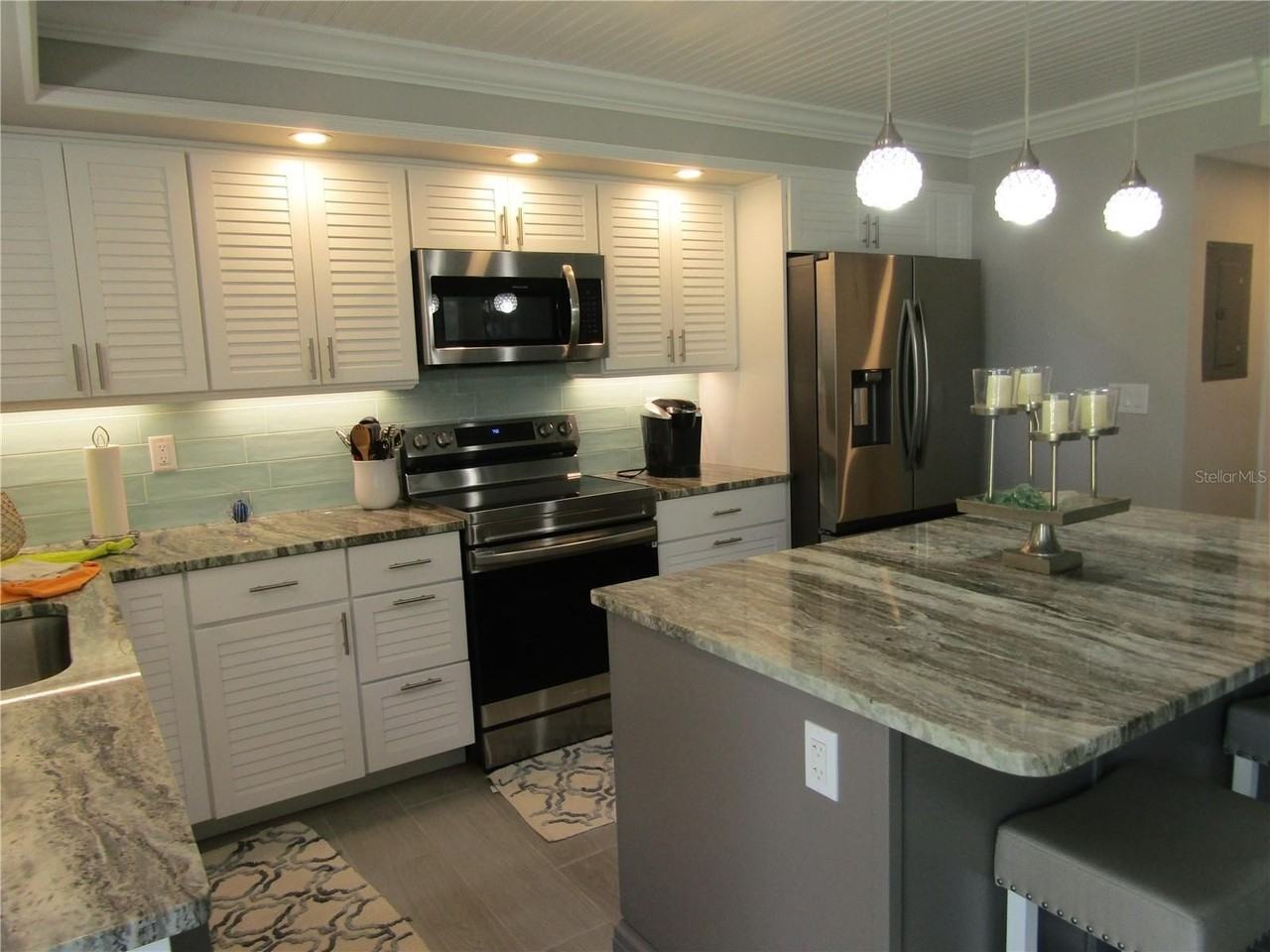 999 Inlet Cir #B104 - Photo 5 of 18