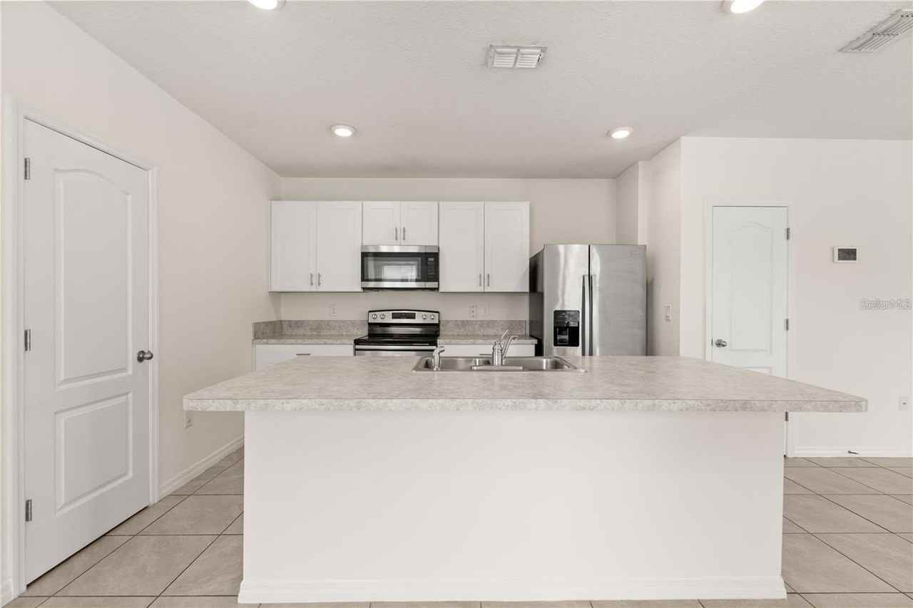 1797 Red Canyon Dr - Photo 5 of 28