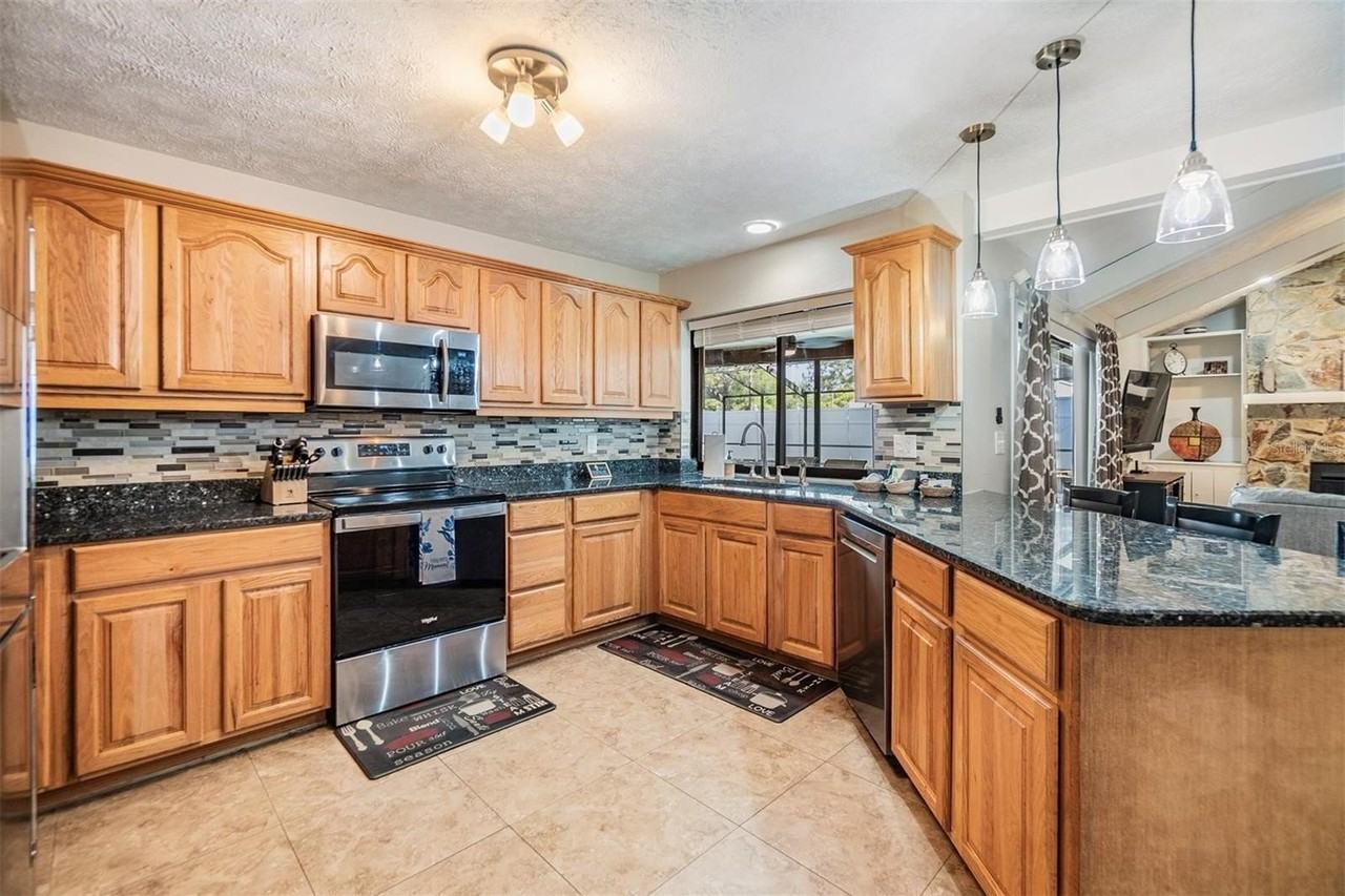 1 Fernery Ln - Photo 7 of 44