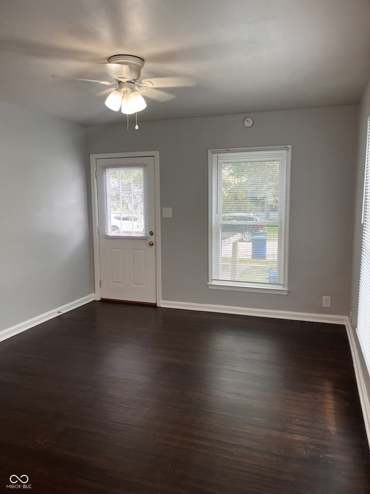 4842 Hillside Ave - Photo 4 of 17