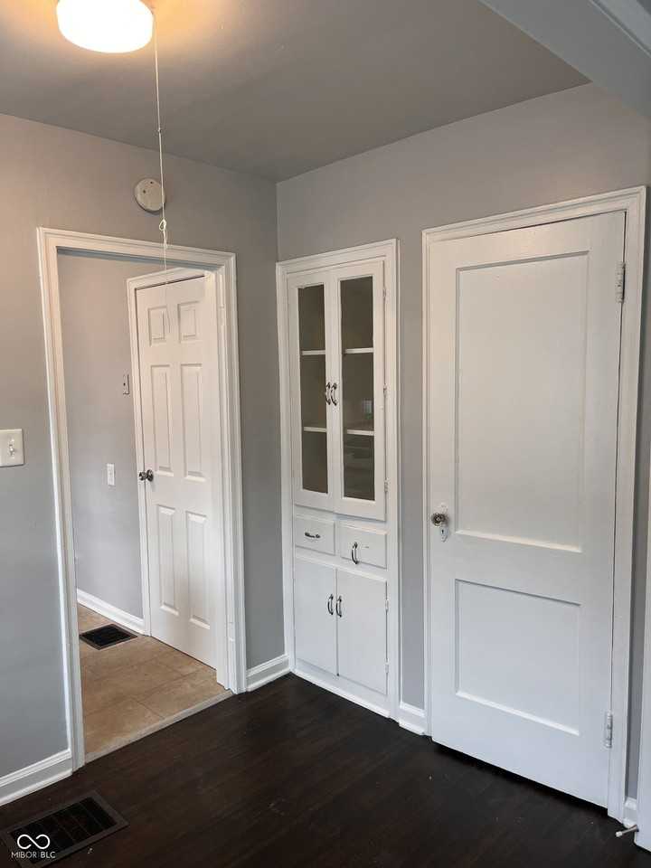 4842 Hillside Ave - Photo 5 of 17