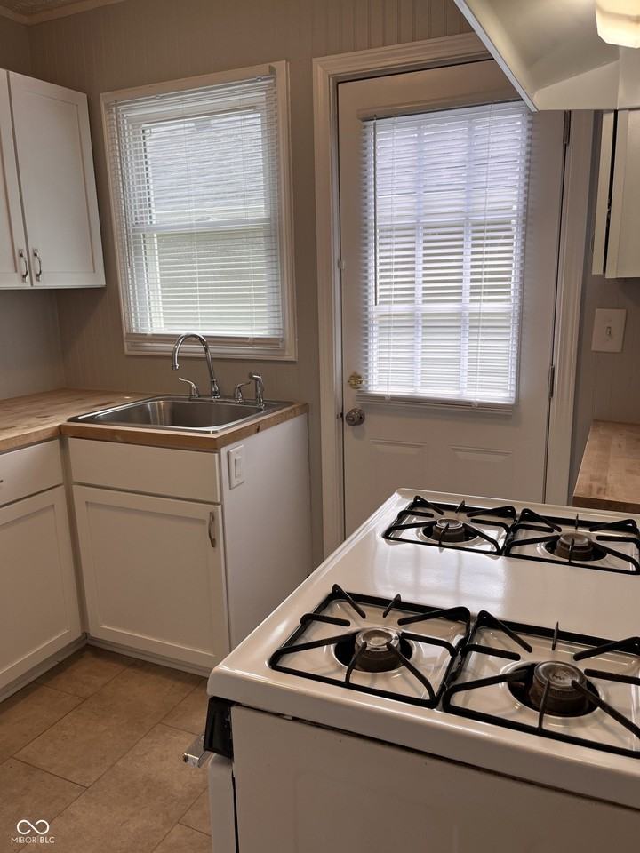 4842 Hillside Ave - Photo 7 of 17