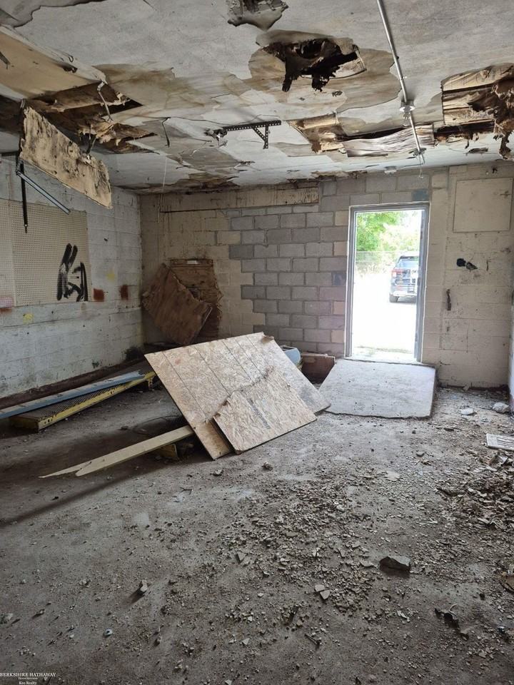 16635 Harper Ave - Photo 7 of 13