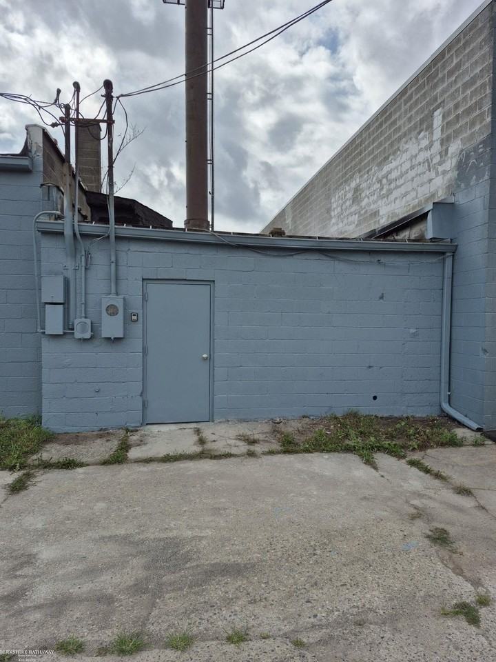 16635 Harper Ave - Photo 2 of 13