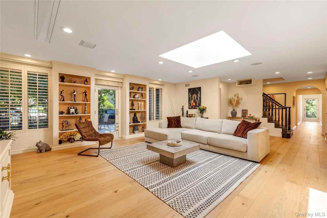 15 Parkway Dr - Photo 2 of 45