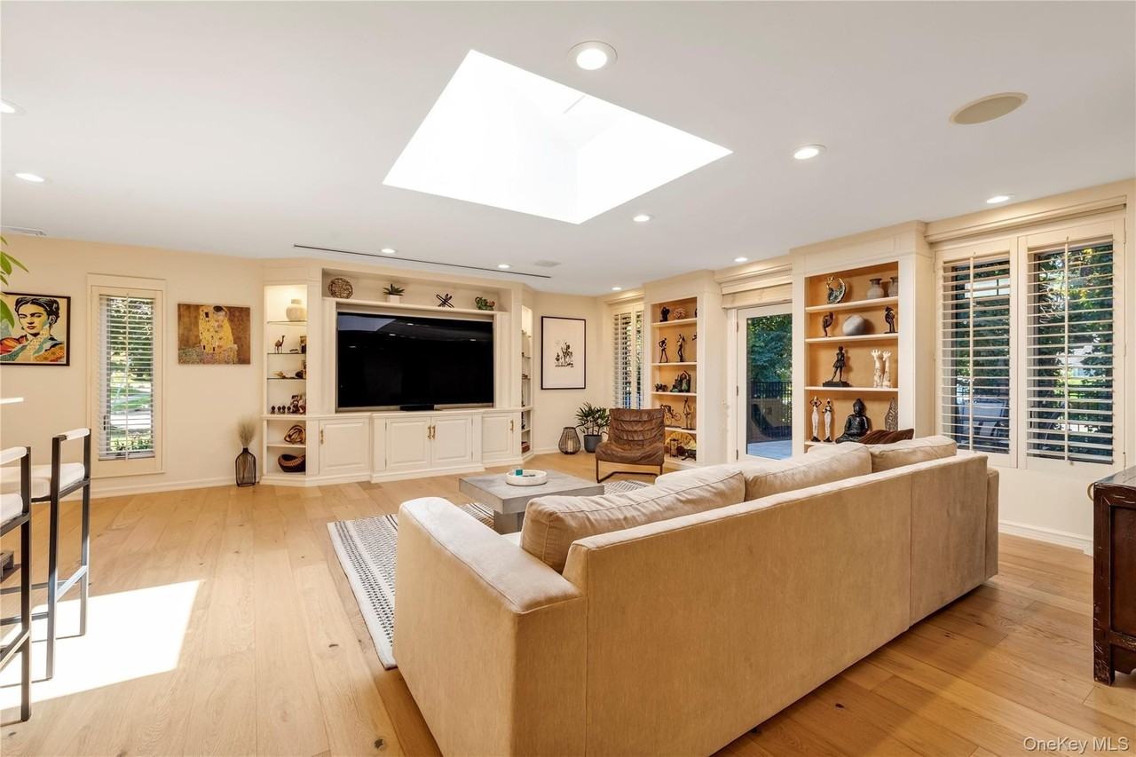 15 Parkway Dr - Photo 4 of 45