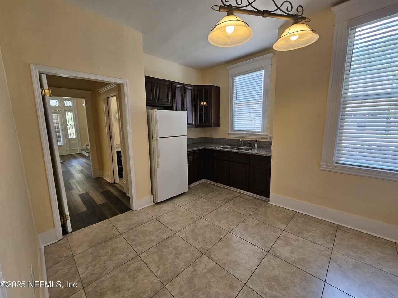 307 E 9th St - Photo 5 of 17