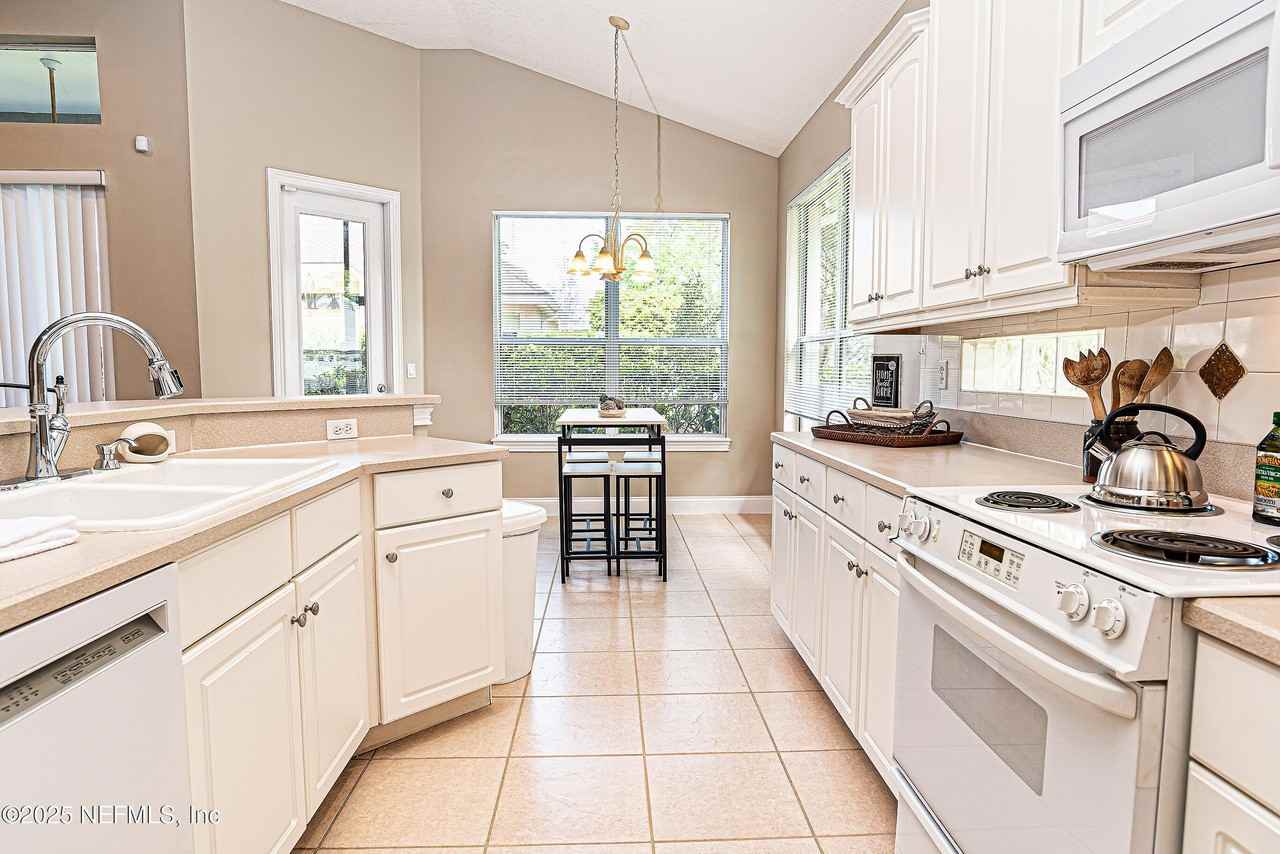 341 Island Green Dr - Photo 4 of 49