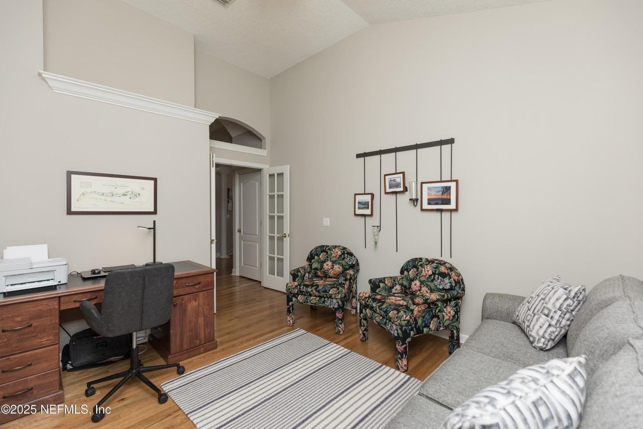 212 Island Green Dr - Photo 6 of 34