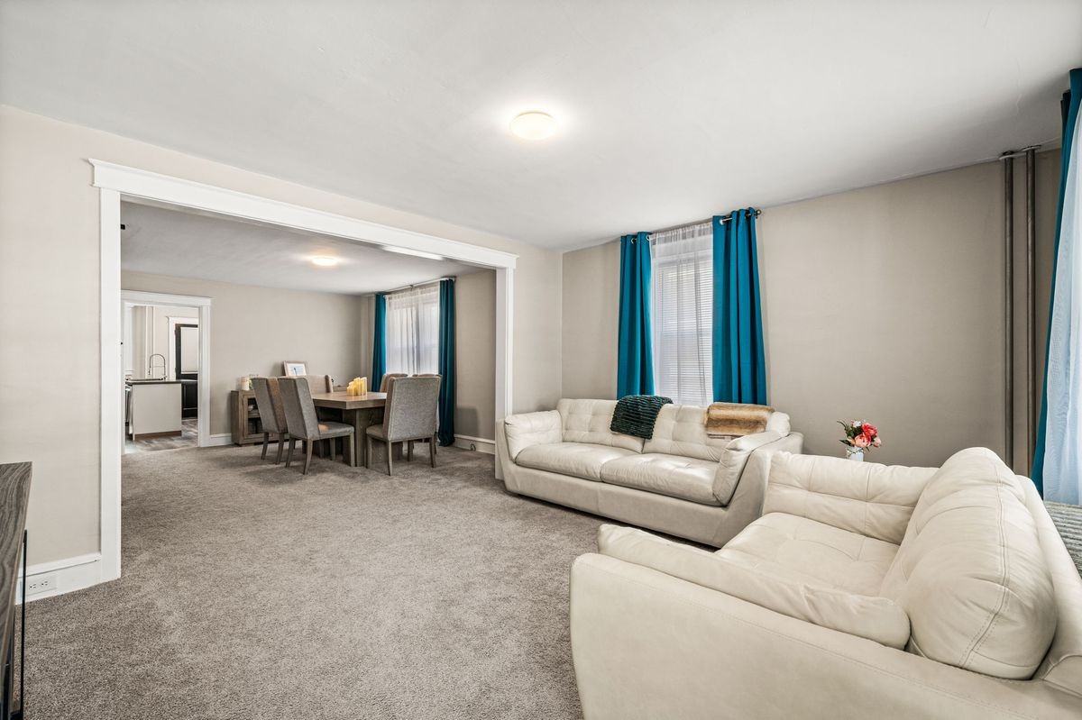 212 Amelia St - Photo 3 of 15