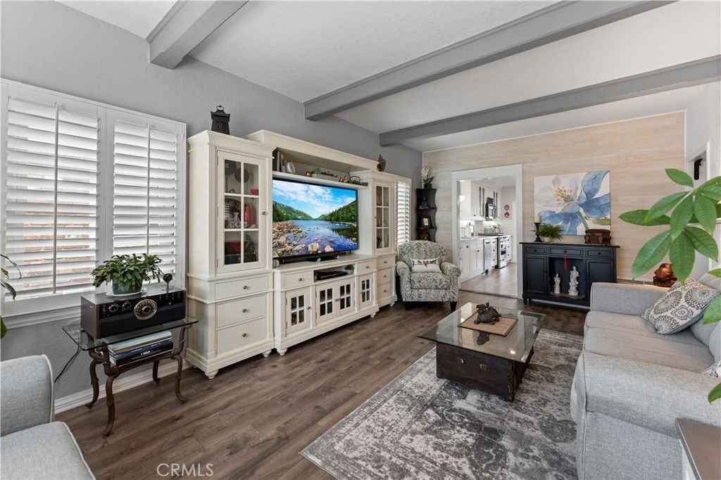 6516 California Ave - Photo 2 of 17