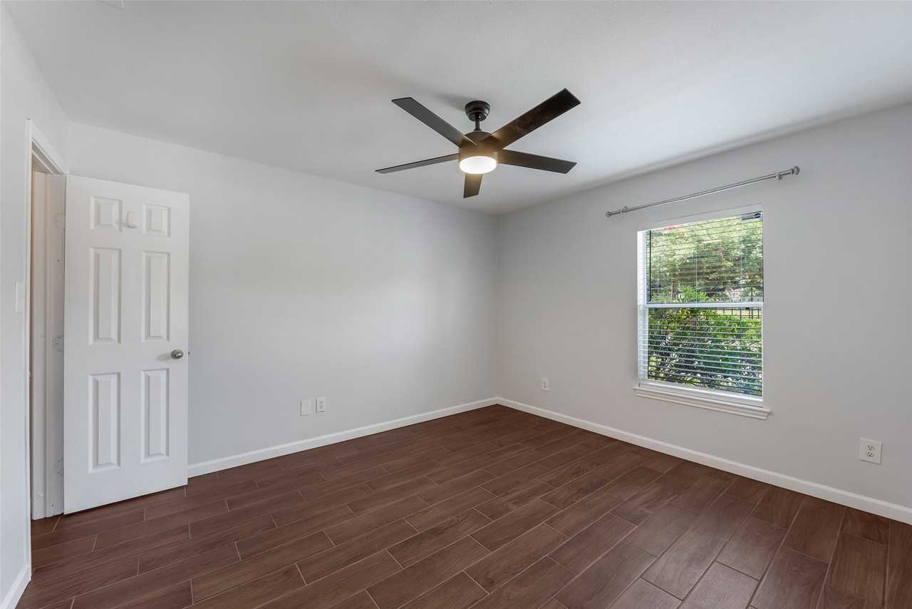 1722 Elgin St - Photo 6 of 23