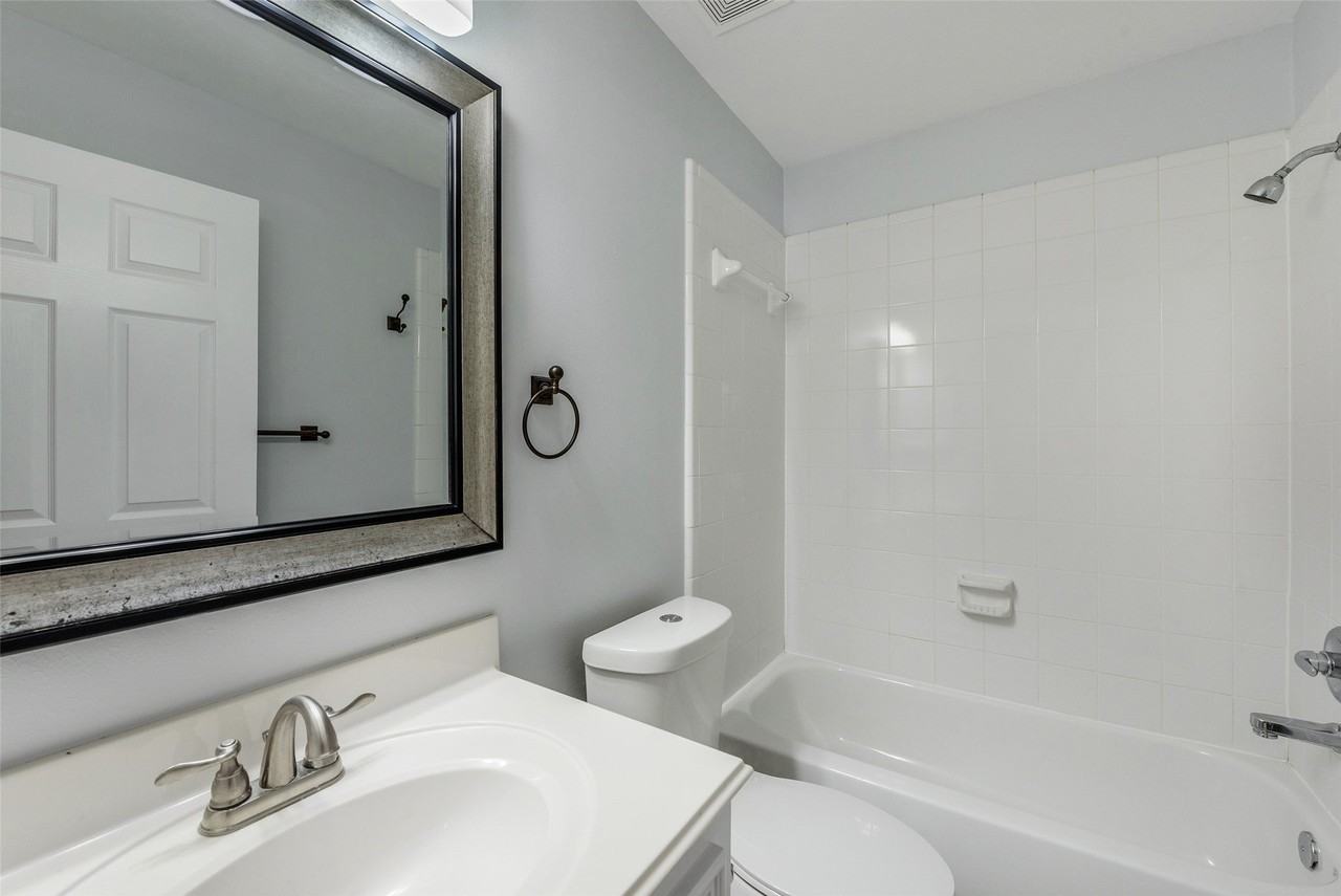 1722 Elgin St - Photo 7 of 23