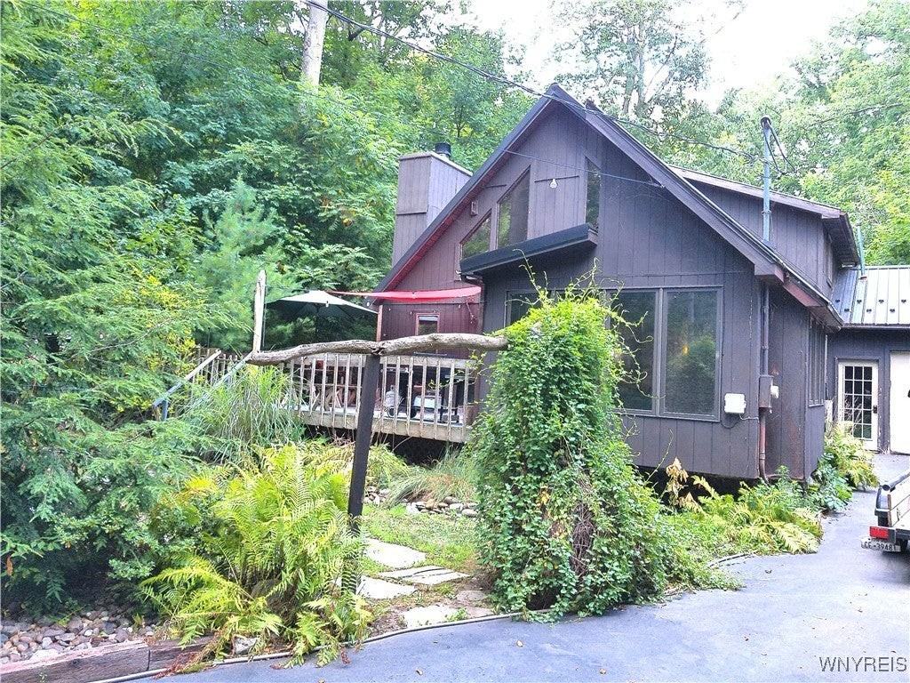 1785 Shorewood Dr - Photo 2 of 38