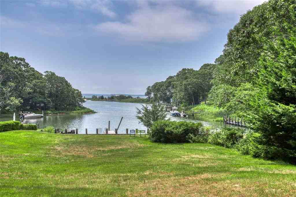 400 Little Peconic Bay Road