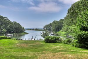 featured image of 400 Little Peconic Bay Rd