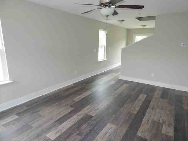 401 Bee Cove Way - Photo 3 of 19