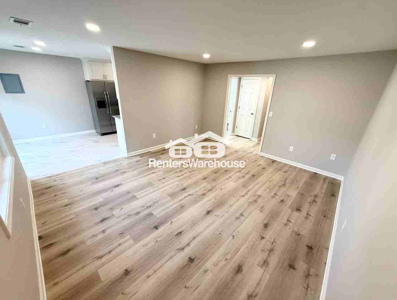 7109 W 69th St - Photo 3 of 23