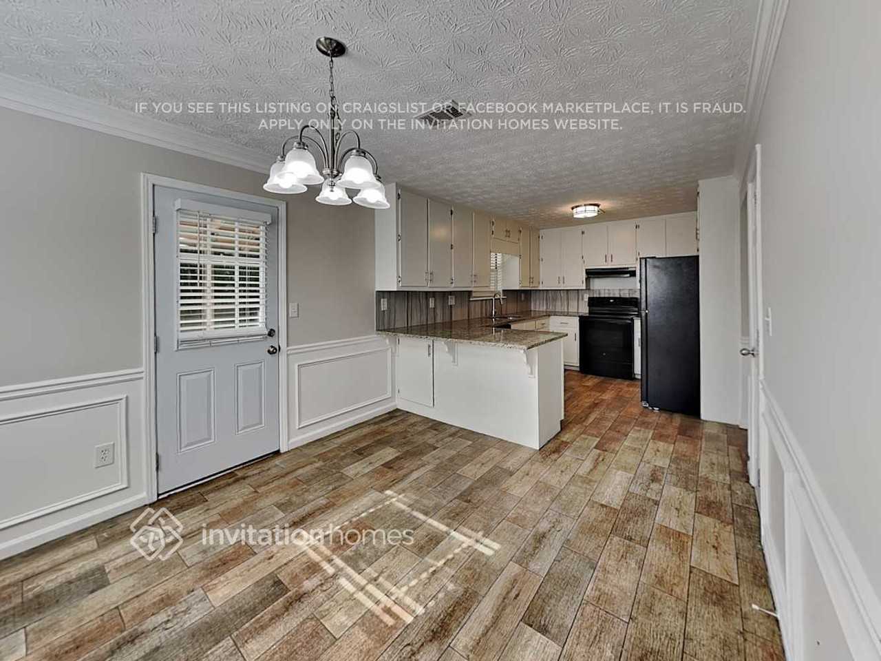 4358 Bridle Path Ct - Photo 7 of 16