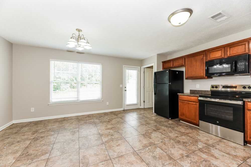 1104 Modesto Ct - Photo 5 of 16
