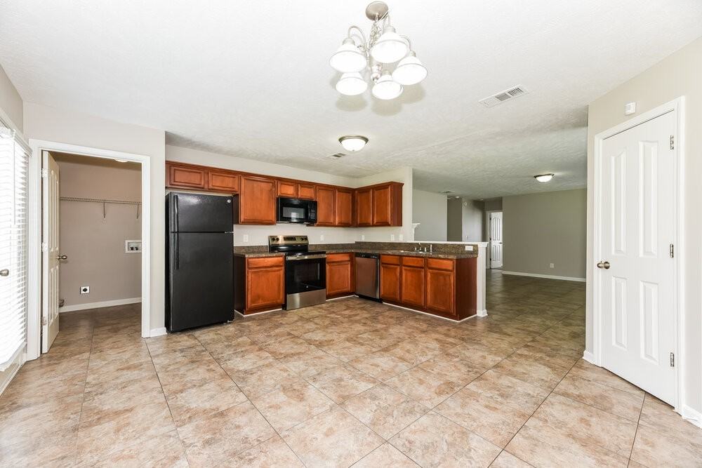 1104 Modesto Ct - Photo 6 of 16
