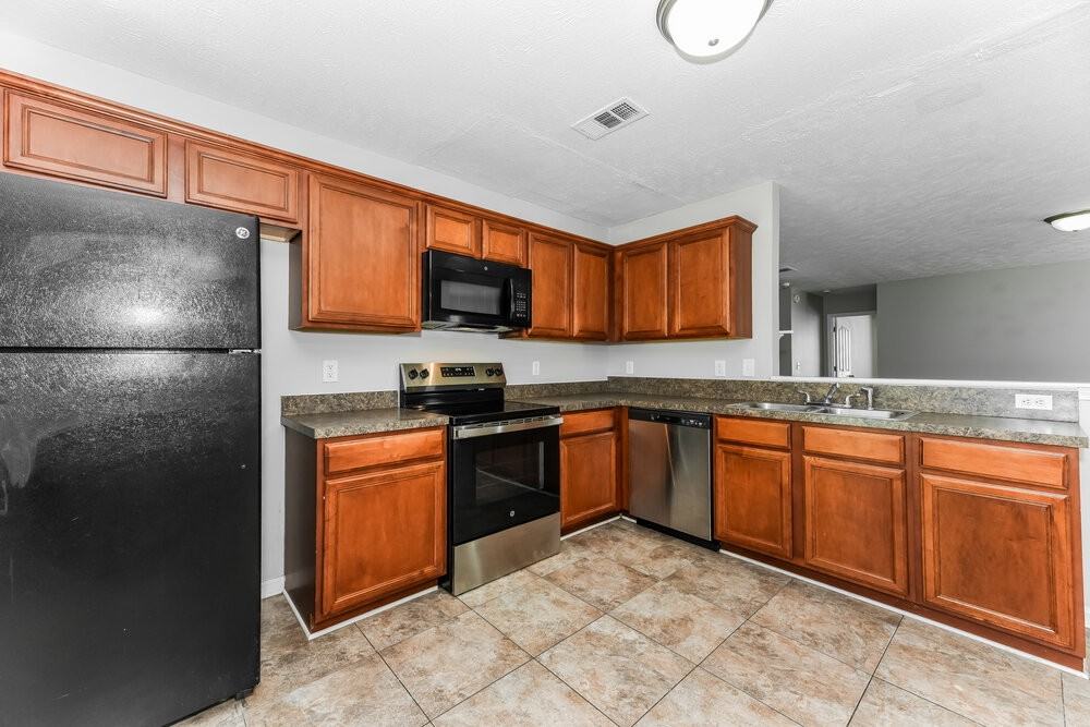 1104 Modesto Ct - Photo 7 of 16