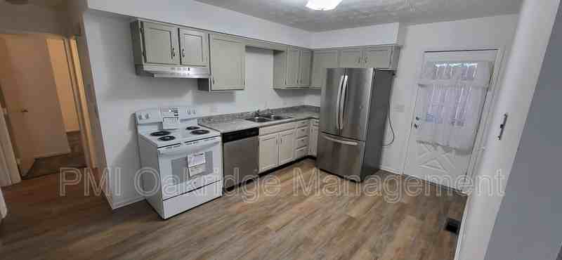 207 Debbie Dr - Photo 3 of 8