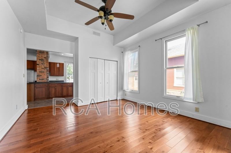 1006 Lexington Ave - Photo 6 of 16