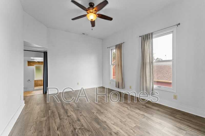 1006 Lexington Ave - Photo 2 of 16