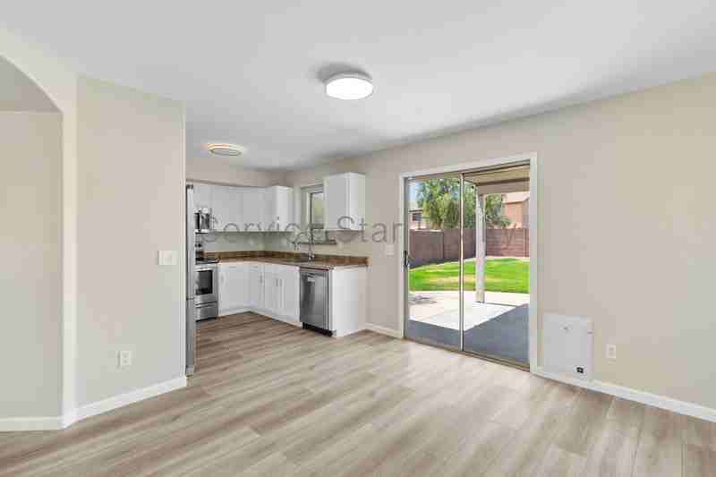 8514 S 49th Dr - Photo 4 of 27