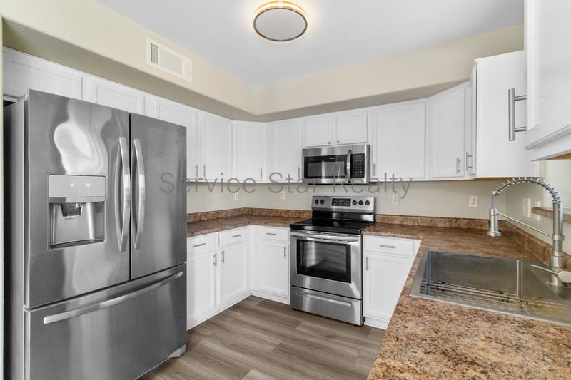 8514 S 49th Dr - Photo 6 of 27