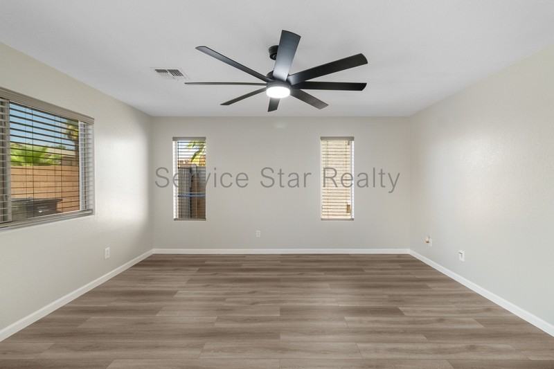 8514 S 49th Dr - Photo 7 of 27