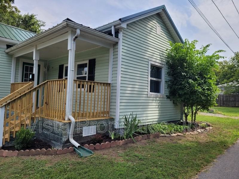 105 S 6th St - Photo 3 of 25