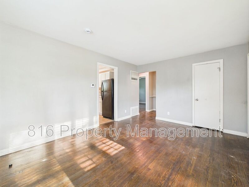 6149 Agnes Ave - Photo 3 of 22