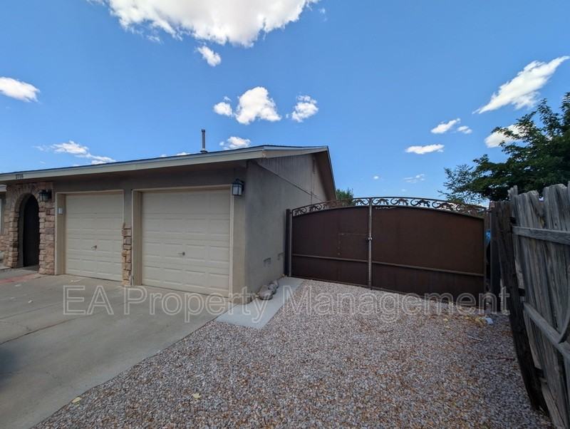 2716 Los Compadres St Nw - Photo 3 of 45