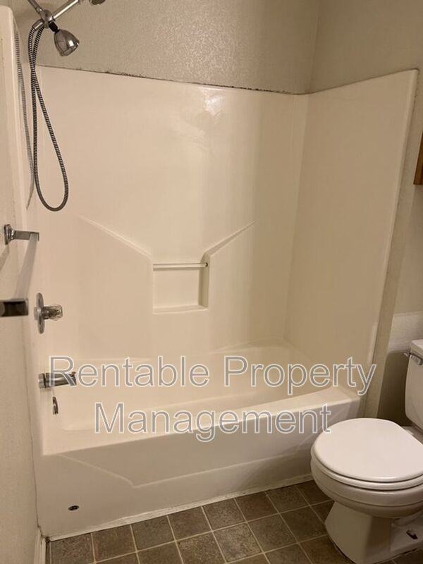1104 Turkey Creek Ct #B - Photo 5 of 10