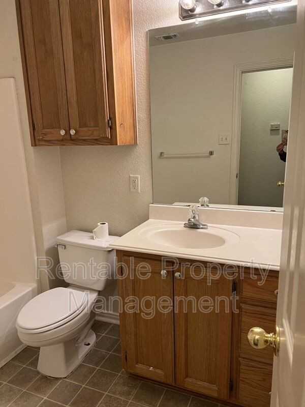 1104 Turkey Creek Ct #B - Photo 6 of 10