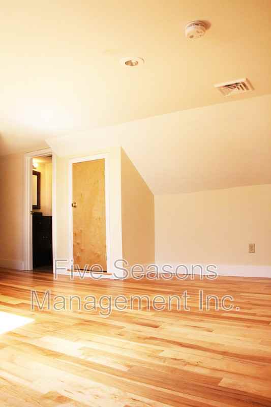 35 N Winooski Ave - Photo 2 of 16