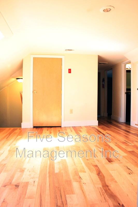 35 N Winooski Ave - Photo 4 of 16