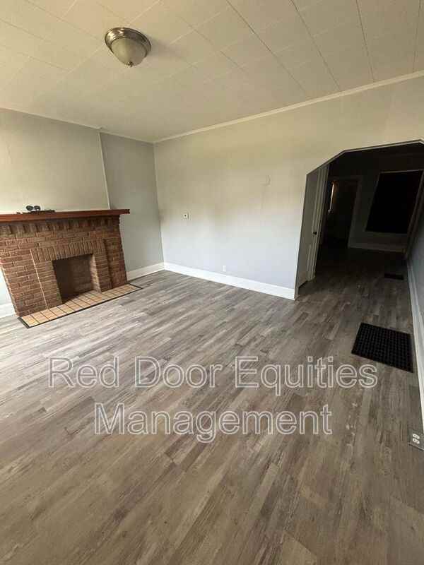 411 W Wheeling St - Photo 4 of 11