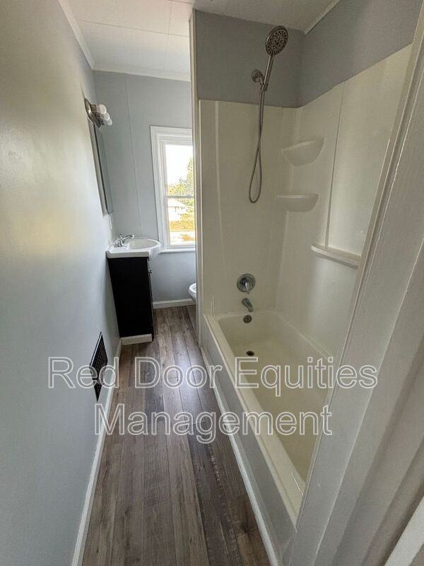 411 W Wheeling St - Photo 6 of 11