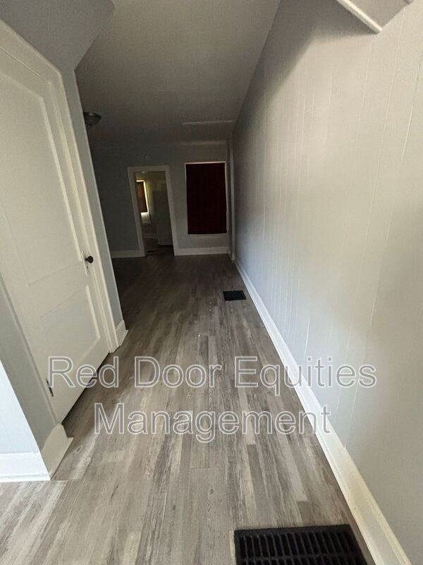 411 W Wheeling St - Photo 7 of 11