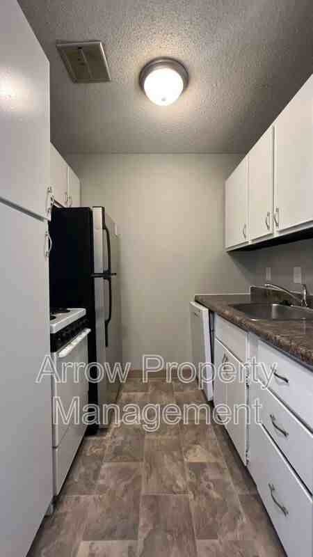 1119 E St #04 - Photo 2 of 10