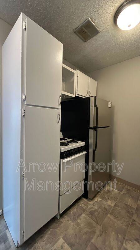 1119 E St #04 - Photo 3 of 10