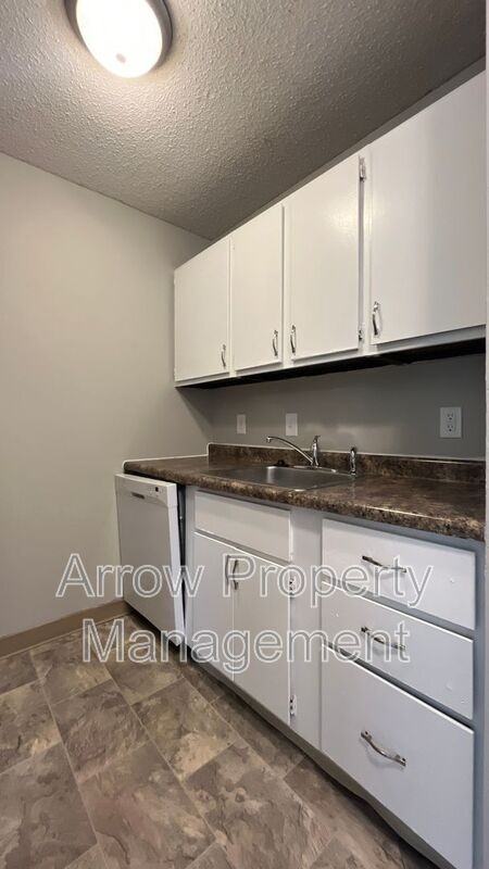 1119 E St #04 - Photo 4 of 10