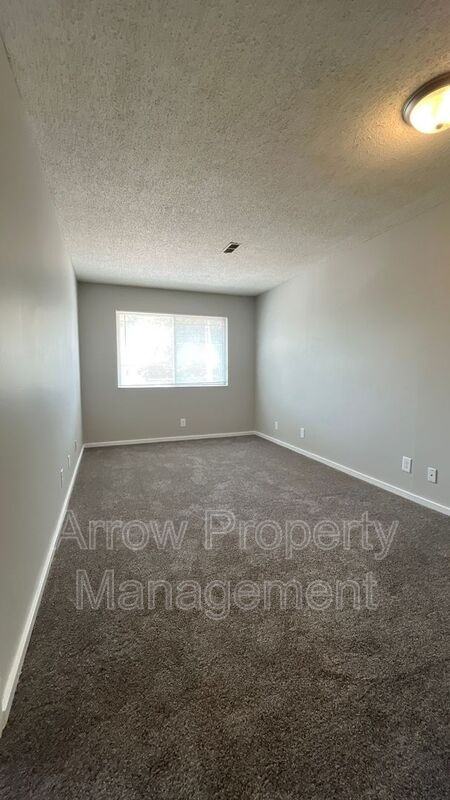 1119 E St #04 - Photo 5 of 10