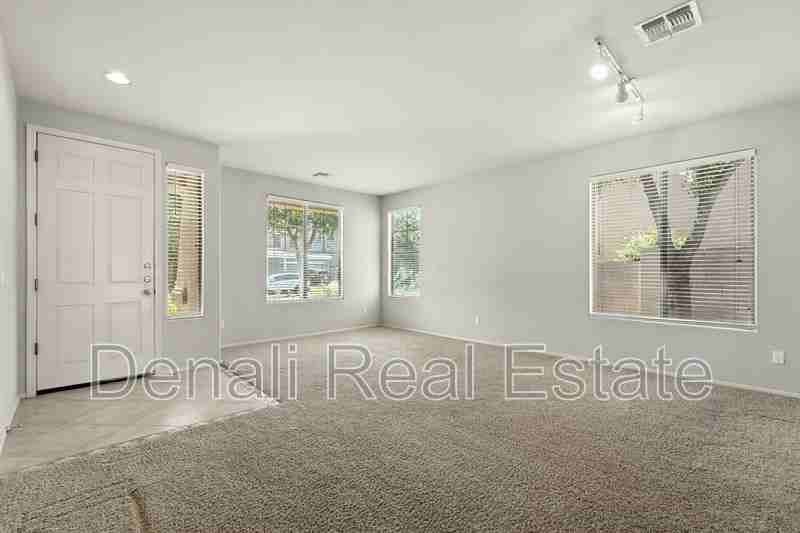 4052 Cullumber Street - Photo 3 of 33