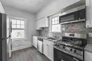 featured image of 460 Summit Ave #2